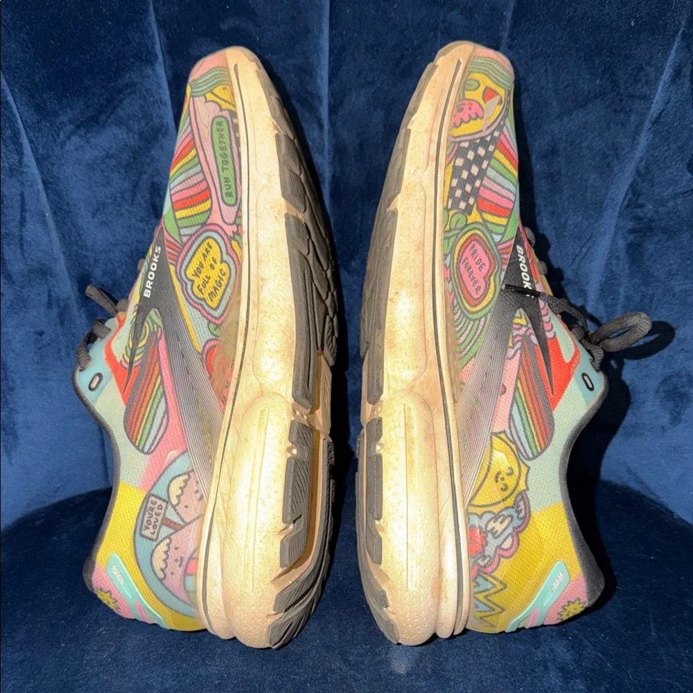 Brooks x Wednesday Holmes Ghost 15 Run With Pride Graphic Running Shoes Size 12 - Picture 4 of 6